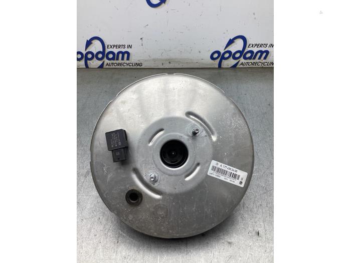 Rembekrachtiger van een Mercedes-Benz B (W247) 1.3 B-250 e Turbo 16V 2021