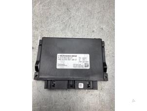 Gebruikte Handrem Computer Mercedes E (W213) E-300 e 2.0 Turbo 16V Prijs € 108,90 Inclusief btw aangeboden door Gebr Opdam B.V.