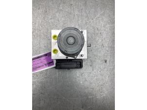 Gebruikte ABS Pomp Mercedes B (W247) 1.3 B-250 e Turbo 16V Prijs € 175,00 Margeregeling aangeboden door Gebr Opdam B.V.