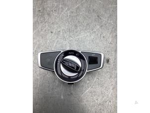 Gebruikte Schakelaar Licht Mercedes E (W213) E-300 e 2.0 Turbo 16V Prijs € 36,30 Inclusief btw aangeboden door Gebr Opdam B.V.