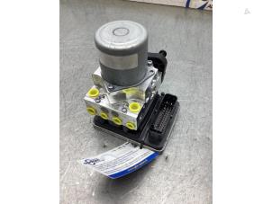 Gebruikte ABS Pomp Mercedes E (W213) E-300 e 2.0 Turbo 16V Prijs € 484,00 Inclusief btw aangeboden door Gebr Opdam B.V.