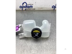 Gebruikte Koelwater Reservoir Volvo XC60 II (UZ) 2.0 T8 16V Polestar Engineered AWD Prijs € 25,00 Margeregeling aangeboden door Gebr Opdam B.V.