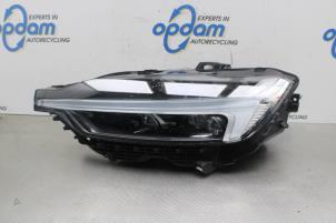 Gebruikte Koplamp links Volvo XC60 II (UZ) 2.0 T8 16V Polestar Engineered AWD Prijs € 850,00 Margeregeling aangeboden door Gebr Opdam B.V.