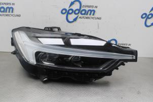 Gebruikte Koplamp rechts Volvo XC60 II (UZ) 2.0 T8 16V Polestar Engineered AWD Prijs € 850,00 Margeregeling aangeboden door Gebr Opdam B.V.