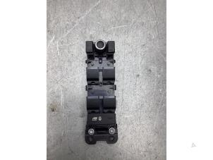 Gebruikte Elektrisch Raam Schakelaar Landrover Range Rover III (LM) 4.4 V8 32V Prijs € 60,00 Margeregeling aangeboden door Gebr Opdam B.V.