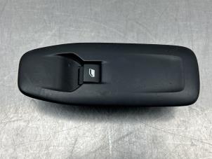 Gebruikte Raam schakelaar elektrisch Peugeot 208 I (CA/CC/CK/CL) 1.4 16V Prijs € 20,00 Margeregeling aangeboden door Gebr Opdam B.V.