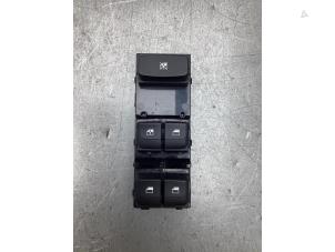 Gebruikte Schakelaar Elektrisch Raam Kia Stonic (YB) 1.0i T-GDi 12V Eco-Dynamics+ Prijs € 80,00 Margeregeling aangeboden door Gebr Opdam B.V.