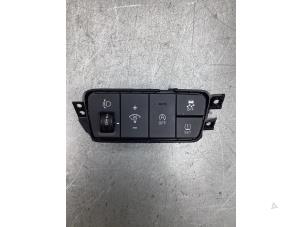 Gebruikte Schakelaar Koplamp Ihv Kia Stonic (YB) 1.0i T-GDi 12V Eco-Dynamics+ Prijs € 40,00 Margeregeling aangeboden door Gebr Opdam B.V.