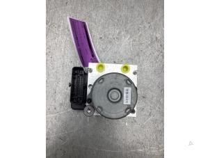 Gebruikte ABS Pomp Kia Stonic (YB) 1.0i T-GDi 12V Eco-Dynamics+ Prijs € 200,00 Margeregeling aangeboden door Gebr Opdam B.V.