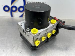 Gebruikte ABS Pomp Volkswagen Polo IV (9N1/2/3) 1.4 16V 75 Prijs € 125,00 Margeregeling aangeboden door Gebr Opdam B.V.