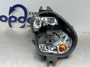 Gebruikte Fitting Achterlicht rechts Peugeot 208 I (CA/CC/CK/CL) 1.2 Vti 12V PureTech 82 Prijs € 20,00 Margeregeling aangeboden door Gebr Opdam B.V.