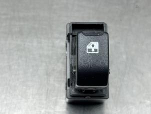 Gebruikte Raam schakelaar elektrisch Chevrolet Spark (M300) 1.0 16V Bifuel Prijs € 20,00 Margeregeling aangeboden door Gebr Opdam B.V.