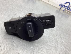 Gebruikte Licht Schakelaar Mercedes Vito Mixto (447.7) 2.2 119 CDI 16V BlueTEC Prijs € 35,00 Margeregeling aangeboden door Gebr Opdam B.V.