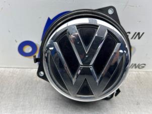 Gebruikte Handgreep Achterklep Volkswagen Polo V (6R) 1.4 TSI 16V BlueGT Prijs € 50,00 Margeregeling aangeboden door Gebr Opdam B.V.