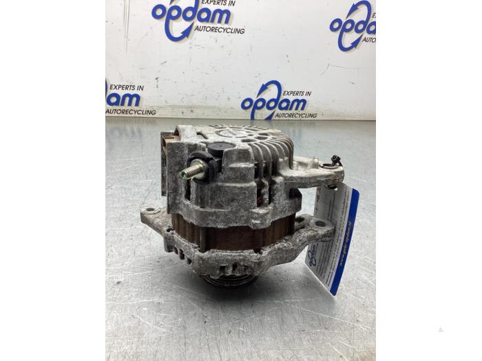 Gebruikte Dynamo Mitsubishi Space Star (A0) 1.2 12V Prijs € 50,00 Margeregeling aangeboden door Gebr Opdam B.V.