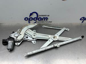 Gebruikte Ruitmechaniek 2Deurs rechts-voor Suzuki Swift (ZA/ZC/ZD1/2/3/9) 1.6 Sport VVT 16V Prijs € 30,00 Margeregeling aangeboden door Gebr Opdam B.V.