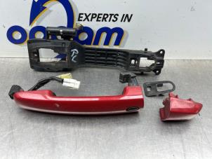 Gebruikte Deurgreep 2Deurs rechts Suzuki Swift (ZA/ZC/ZD1/2/3/9) 1.6 Sport VVT 16V Prijs € 40,00 Margeregeling aangeboden door Gebr Opdam B.V.