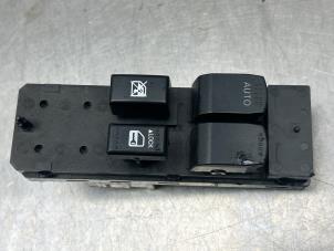 Gebruikte Schakelaar Elektrisch Raam Suzuki SX4 (EY/GY) 1.6 16V 4x2 Prijs € 50,00 Margeregeling aangeboden door Gebr Opdam B.V.