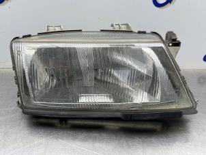 Gebruikte Rechter Koplamp Saab 9-3 I (YS3D) 2.0t 16V Prijs € 50,00 Margeregeling aangeboden door Gebr Opdam B.V.