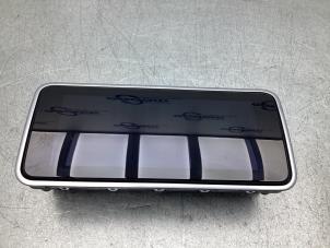 Gebruikte Display Multi Media regelunit Landrover Velar Prijs € 750,00 Margeregeling aangeboden door Gebr Opdam B.V.