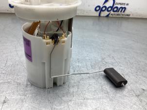 Gebruikte Benzinepomp Ford Fiesta 7 1.0 EcoBoost 12V 100 Prijs € 75,00 Margeregeling aangeboden door Gebr Opdam B.V.