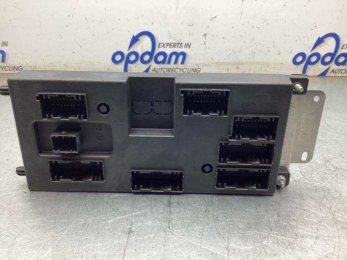 Gebruikte Bodycontrol Module Landrover Velar Prijs € 175,00 Margeregeling aangeboden door Gebr Opdam B.V.