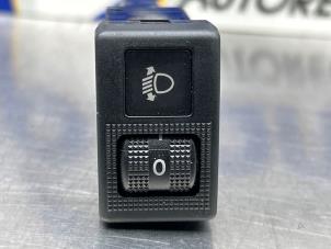 Gebruikte Schakelaar Koplamp Ihv Mazda 5 (CR19) 1.8i 16V Prijs € 25,00 Margeregeling aangeboden door Gebr Opdam B.V.