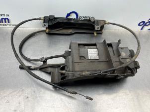 Gebruikte Handrem motor Renault Scénic II (JM) Prijs € 300,00 Margeregeling aangeboden door Gebr Opdam B.V.