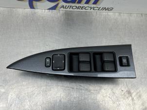 Gebruikte Schakelaar Elektrisch Raam Mazda 6 Sportbreak (GY19/89) 1.8i 16V Prijs € 50,00 Margeregeling aangeboden door Gebr Opdam B.V.
