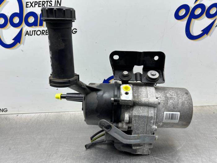 Gebruikte Pomp Servo Peugeot Partner (GC/GF/GG/GJ/GK) 1.6 BlueHDI 75 Prijs € 250,00 Margeregeling aangeboden door Gebr Opdam B.V.