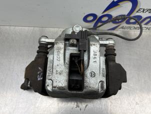 Gebruikte Remklauw (Tang) rechts-voor Mercedes B (W245) 1.7 B-170 16V Prijs € 50,00 Margeregeling aangeboden door Gebr Opdam B.V.