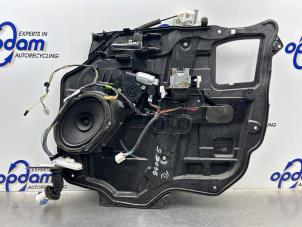Gebruikte Raammechaniek 4Deurs rechts-voor Mazda 5 (CR19) 1.8i 16V Prijs € 50,00 Margeregeling aangeboden door Gebr Opdam B.V.