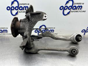 Gebruikte Fusee links-voor BMW 3 serie (F30) 320i 2.0 16V Prijs € 125,00 Margeregeling aangeboden door Gebr Opdam B.V.