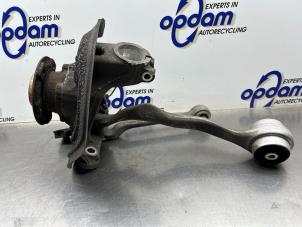 Gebruikte Fusee rechts-voor BMW 3 serie (F30) 320i 2.0 16V Prijs € 125,00 Margeregeling aangeboden door Gebr Opdam B.V.