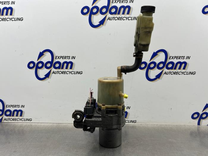 Gebruikte Servopomp Mazda 5 (CR19) 1.8i 16V Prijs € 150,00 Margeregeling aangeboden door Gebr Opdam B.V.