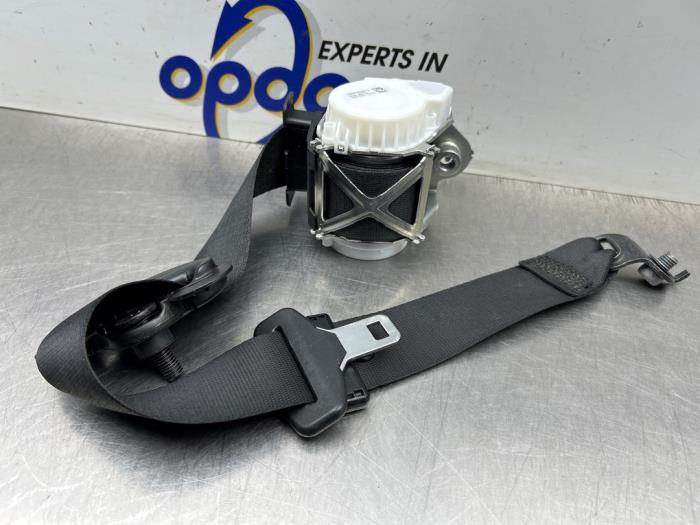 Veiligheidsgordel links-voor van een BMW 3 serie (F30) 320i 2.0 16V 2018