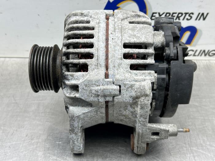 Gebruikte Dynamo Volkswagen Golf IV (1J1) 1.6 16V Prijs € 50,00 Margeregeling aangeboden door Gebr Opdam B.V.