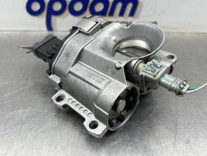 Gebruikte Gasklephuis Renault Clio II (BB/CB) 1.2 16V Prijs € 50,00 Margeregeling aangeboden door Gebr Opdam B.V.