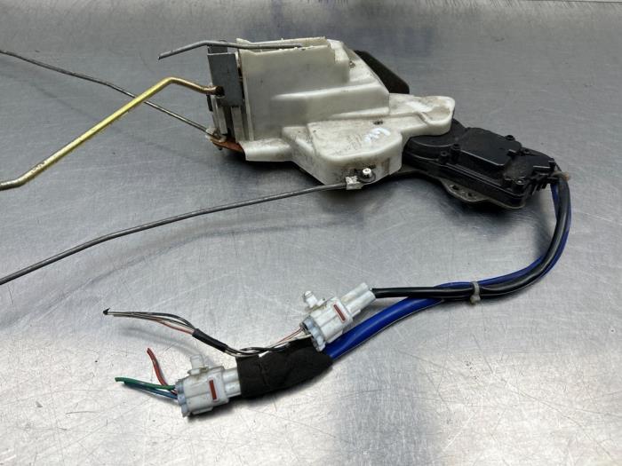 Deurslot Mechaniek 4Deurs links-voor van een Suzuki Wagon-R+ (RB) 1.3 16V 2001