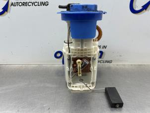 Gebruikte Benzinepomp Volkswagen Golf V (1K1) 2.0 FSI 16V Prijs € 50,00 Margeregeling aangeboden door Gebr Opdam B.V.