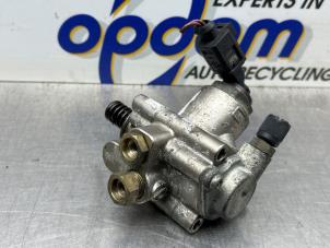 Gebruikte Hogedrukpomp Volkswagen Golf V (1K1) 2.0 FSI 16V Prijs € 175,00 Margeregeling aangeboden door Gebr Opdam B.V.