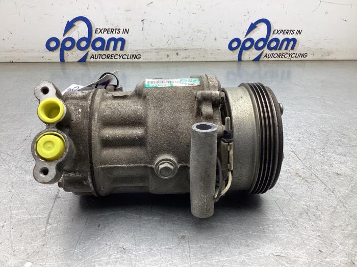 Aircopomp van een Dacia Sandero I (BS) 1.2 16V 2010