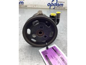 Gebruikte Stuurpomp Dacia Sandero I (BS) 1.2 16V Prijs € 50,00 Margeregeling aangeboden door Gebr Opdam B.V.