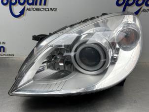 Gebruikte Koplamp links Mercedes B (W245) 1.7 B-180 16V Prijs € 300,00 Margeregeling aangeboden door Gebr Opdam B.V.