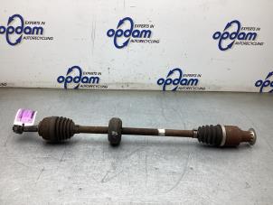 Gebruikte Aandrijfas rechts-voor Dacia Sandero I (BS) 1.2 16V Prijs € 50,00 Margeregeling aangeboden door Gebr Opdam B.V.