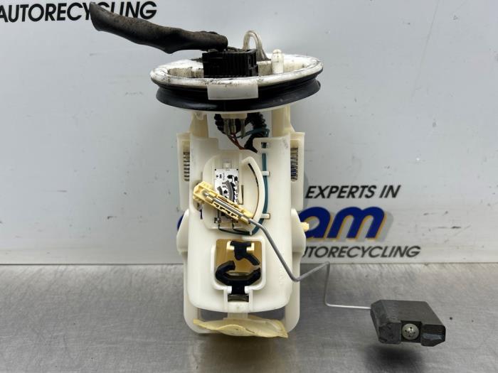 Gebruikte Benzinepomp BMW 3 serie Compact (E46/5) 316ti 16V Prijs € 70,00 Margeregeling aangeboden door Gebr Opdam B.V.