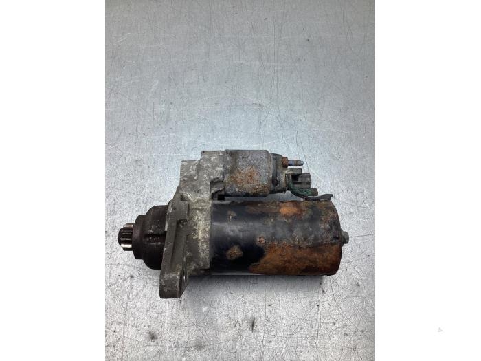 Startmotor van een Seat Ibiza III (6L1) 1.4 TDI 80 2008