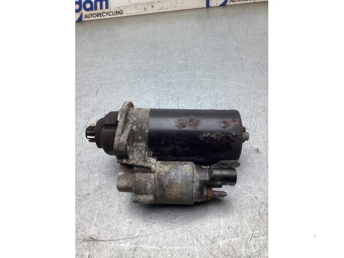 Startmotor van een Seat Ibiza III (6L1) 1.4 TDI 80 2008