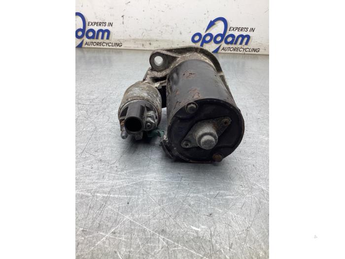 Startmotor van een Seat Ibiza III (6L1) 1.4 TDI 80 2008