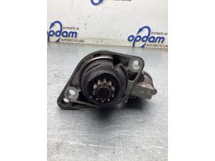 Startmotor van een Seat Ibiza III (6L1) 1.4 TDI 80 2008
